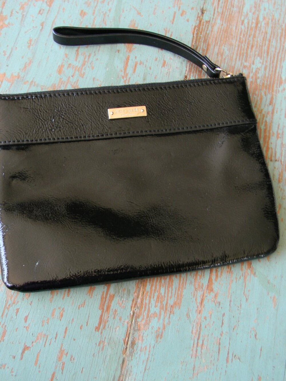 KATE SPADE NEW YORK BLACK LARGE PATENT LEATHER WRISTLET POUCH BOW DETAIL